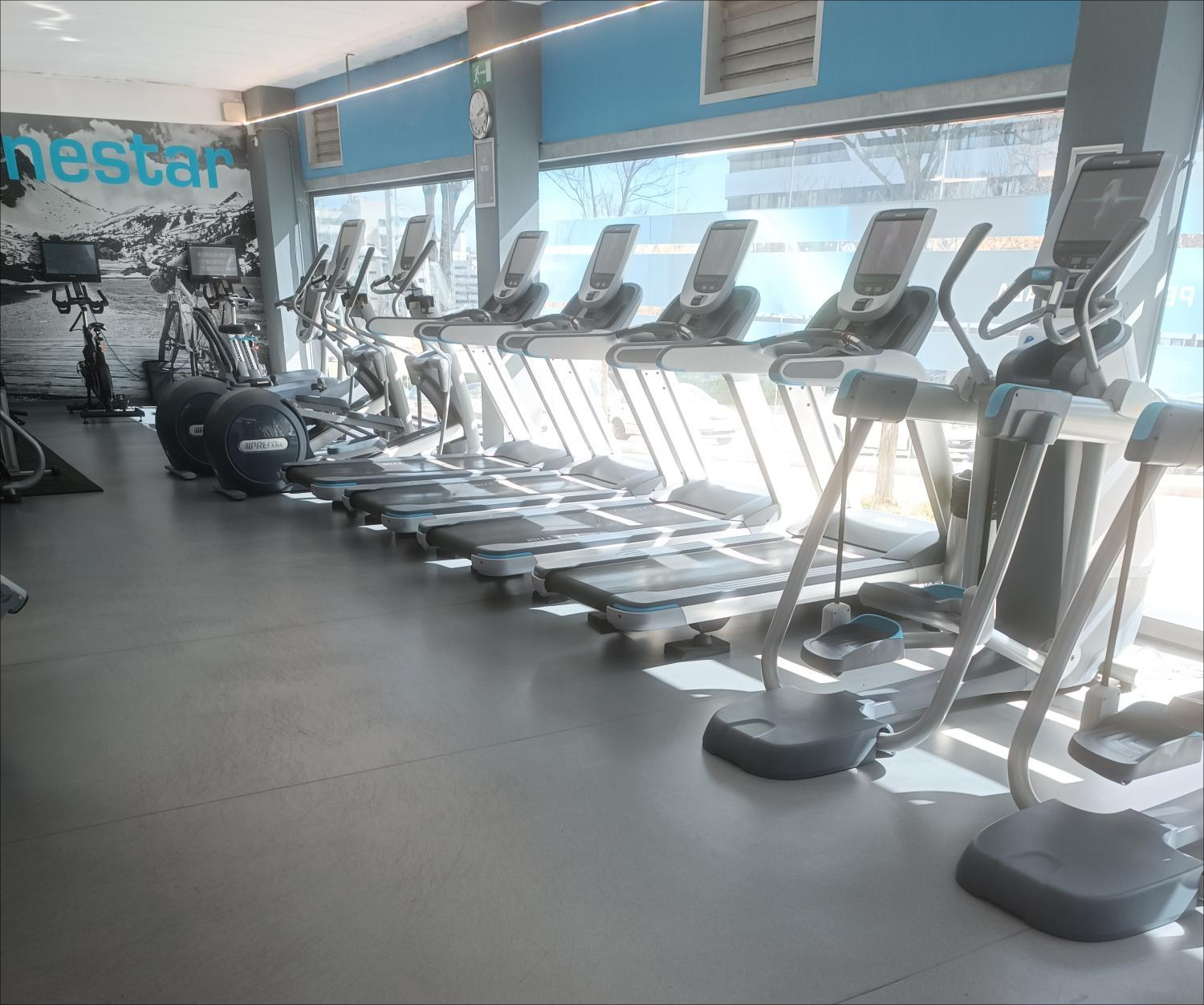 Infinit Fitness Valbebas zona de Cardio